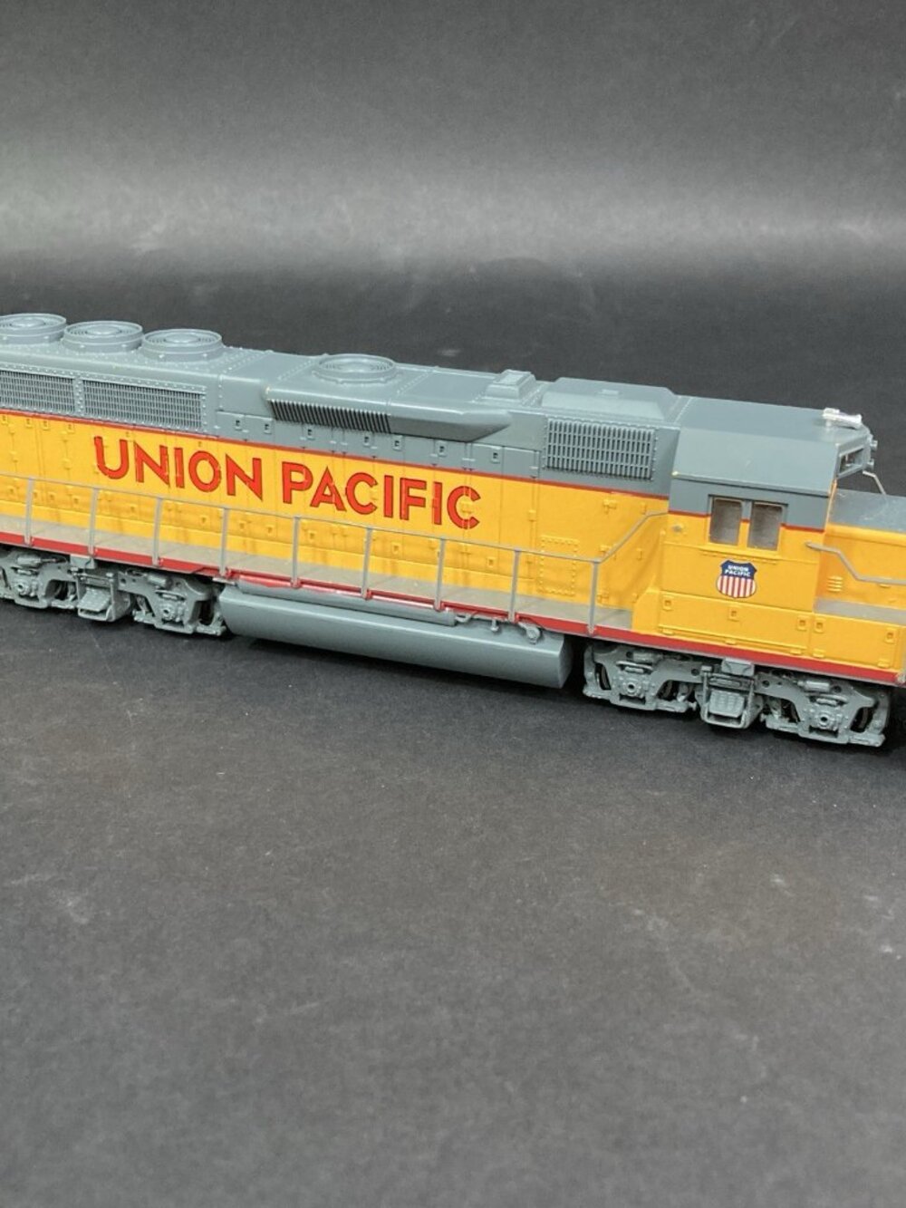 HO Bachmann Union Pacific #866 Diesel Locomotive Yellow *See Flaws*